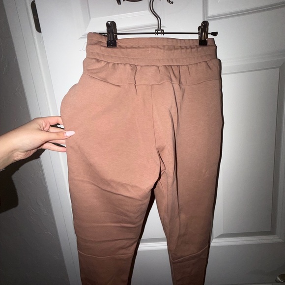Nike beige sweats - Picture 4 of 5